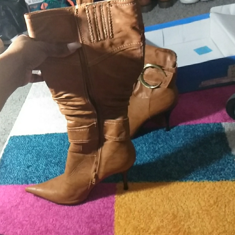 Boots - Picture 3 of 4